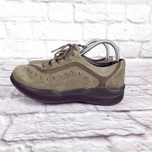 Women's clarks wave sneakers shoes leather green and brown size 7w